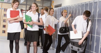 15 Best Jobs for Teenagers To Consider While in School